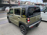 運転席・助手席まわりの豊富な収納スペースが魅力です。インパネアッパーボックスやフロアコンソールトレーなど、小物や飲み物をスッキリ片付けられる12の収納を配置し、毎日の運転使いやすくなります