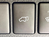【パワーバックドア】スマートキーや運転席のボタンを押すだけでリアゲートが自動で開閉します!荷物を持っている時や、高い位置にあるバックドアを閉める際に便利な機能です♪