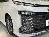 【LEDヘッドライト】悪天候や夜間走行時も良好な視界を確保し安心して運転できる高輝度LEDヘッドライトを装備!点灯速度が早く、消費電力も抑えられています。