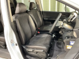 乗降がしやすい運転席。高さが調節できて小柄な方でも運転しやすいポジションをとることができます。