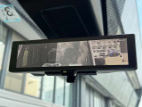 インテリジェントルームミラー☆後席に乗っている人や、大きな荷物を載せていると見にくくなりがちな後方視界。。こちらは車両後方のカメラ映像をミラーに映すので、天候にも影響されないクリアな後方視界を実現☆