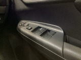 ドアミラーのスイッチは運転席ドアにあります。