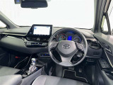 運転席まわりです。 各操作スイッチは使いやすい位置に配置されてます。