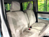 運転席まわりには十分なスペースがあり、大柄な方でもゆったり運転していただける環境です。