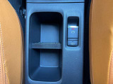 パーキングもスイッチ式!AUTO HOLDのスイッチも☆信号待ちの時などに、ブレーキを保持してくれます☆おススメの装備です♪♪