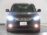 ハロゲンより明るく、より遠くまでさらなる安心感のあるLEDヘッドライトを採用。照射軸の上下方向を自動調整するオートレベリング機構、点灯忘れも防止できるオートライトコントロール機構付きです。