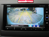 バックカメラの画像です。ガイドラインがスムースな車庫入れをサポートいたします。車庫入れの安心感がアップしますね。