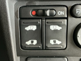 【両側パワースライドドア】両側がパワースライドドアになっており、運転席のスイッチやスマートキーでも開閉が可能です!開口部も広いので乗り降りも楽々♪