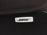 BOSE社との共同開発により室内空間に最適な音響チューニングを施し、クリアで臨場感のあるダイナミックサウンドをお楽しみいただけます。
