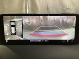 狭い場所での駐車やすれ違いなどでより的確な運転操作に役立つ360&deg;ビューモニターが装備されています。