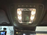メルセデス・ベンツの定める厳しい基準をクリアしたお車のみをご案内させて頂きます。納車前整備はメーカー規定に基づき100項目以上にも及ぶ点検を熟練のメカニックによって行いご納車させて頂きます。