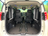 普段のお買い物や通勤、送迎等に十分な荷室スペースを確保しております。セカンドシートを倒すと、大きな荷物の積載も可能です♪