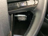 前方の車との車間を設定し、スピードを上げたり緩めたりを自動で行ってくれる追尾式の「レーダークルーズ」。上級装備の一つです!高級車にしかつかない嬉しい機能です。