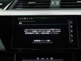 スマートフォンとAudiをUSBケーブルを介し接続。AppleのCarPlayやAndroid Autoのアプリを通じて、スマートフォンのコンテンツをMMIディスプレイに表示します。