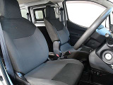 運転席まわりです。実際に座ってみて乗り心地を体感してみて下さい。
