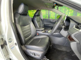 【運転席8WAYパワーシート】リクライニングからシートリフターまで、スイッチ一つで簡単にシートの微調整が可能!自分に最適なシートポジションにセットして、快適なドライブをお楽しみください。