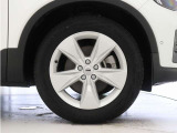5スポーク7.5J&times;18インチシルバーアルミホイール。衝突回避・被害軽減ブレーキシステムをはじめとする先進安全・運転支援機能を標準装備。