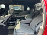 メルセデス・ベンツの定める厳しい基準をクリアしたお車のみをご案内させて頂きます。納車前整備はメーカー規定に基づき当店3Fの指定工場で入念に行なわれます。熟練のメカニックがお客様のお車を整備致します。