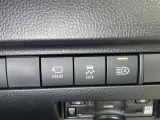 オートマチックハイビームとは、先行車や対向車のライトを認識し、ハイビームとロービームを自動で切り替える機能です。夜道の視界を確保します。詳細は販売店スタッフまでおたずねください。