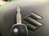 【キーレス】少し離れた場所からでもボタン一つでドアの開錠・施錠ができるのでとっても便利!ドアの鍵穴周りに傷をつけることもありません♪