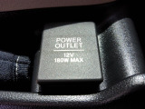 12V電源ソケットを設置しております。周辺機器の充電にご利用頂けます。