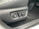 【 メモリー付パワーシート 】シートポジションがしっかり決まると、運転操作が楽になりますね♪微調整が可能なので、様々なシーンでも活躍できます。