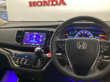 運転席周辺のスマートなレイアウトが、操作のしやすさを実現。快適なドライブをサポートします。