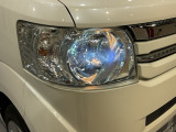ディスチャージヘッドライトで夜道も安心!