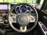 【純正革巻きステアリング】上質な革を使用することで、手にしっかり馴染みとても運転しやすいハンドルです♪
