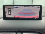狭い場所での駐車やすれ違いなどでより的確な運転操作に役立つ360&deg;ビューモニターが装備されています。