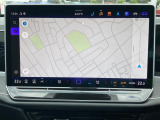 15インチディスプレイによるスマートフォン用アプリ[Apple CarPlay][Android Auto]対応の純正ナビインフォテイメントシステム「Discover Pro Max」を装備、ラジオの