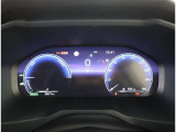 とっても見やすいメーターです。夜間時はラグジュアリーな気分にさせてくれる照明が魅力ですので、夜のドライブも楽しみになりますよ♪