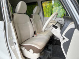 運転席シート廻りは使用感も少なく、良好な状態となっています。丁寧に使われていたことがよくわかりますね。