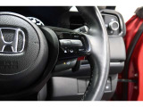 Hondaセンシングの機能のひとつ、アダプティブクルーズコントロール付!アクセルから足を離しても設定したスピードと前車との車間を保ち走行してくれます!車線維持もアシスト☆高速道路で疲労軽減ですね☆