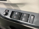 【電動格納ミラー】サイドミラーは電動格納式となっており、狭い駐車場でもキズがつくリスクを抑えられます。