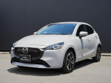世界統一名称の『MAZDA2』となったコンパクト。「Be a Driver」のスローガンのもと、最適なドライビングポジションを提供できる室内空間と思い通りの走行性能を持った、クラスを超えたお車です!