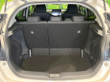 積み下ろしのしやすいデッキにはたっぷりと荷物を積み込んでいただけます。遊びから仕事まで、様々なシーンで頼れます♪