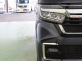 LEDヘッドライトは、点灯の瞬間から光量を発揮し、突然暗くなるトンネルなどでの安定感を高めます。
