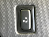 【パワースライドドア】スマートキーや運転席のスイッチでスライドドアの開閉が可能♪電動だから力を入れてドアを開ける必要が無く、小さいお子様でも、重い荷物を持っている時もラクに開け閉めできます♪