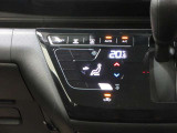 オートエアコンでお好みの温度になり、運転に集中できます。