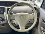 インテリアに合わせたデザインのステアリングは、運転される方のことも考え、運転しやすい形状、大きさです。是非一度、実際に触ってお確かめください。