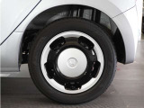 ◆純正ホイール装着車◆シンプルなデザインのホイールキャップ付きです。