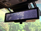 【デジタルインナーミラー】後席の大きな荷物や同乗者で後方が確認しづらい時でも安心!カメラが撮影した車両後方の映像をルームミラー内に表示。クリアな視界で状況の確認が可能です!