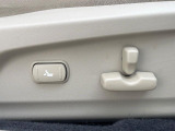【パワーシート】スイッチ一つで簡単にシートの微調整が可能!電動だから力もいりません!快適なシートポジションにセットして、快適なドライブをお楽しみください。