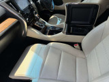車検証等を収納可能な収納スペースです。