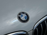 また、BMW正規認定中古車は、エマージェンシーサービスが自動付帯。24時間365日、皆様のカーライフをサポート致します。確かな安心のうえで、「駆けぬける歓び」をご堪能ください。