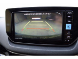 リヤカメラ付きなので、シフトレバーをリバースにすると連動してカメラ映像に切り替わります。