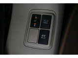 3つの走行モードがあります。『EVモード』はモーターのみで走行しガソリンを消費しないハイブリッド車ならではの環境にも優しい走行です。