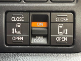 【両側パワースライドドア】スマートキーや運転席のスイッチで後席両側スライドドアの開閉が可能♪電動だから力を入れてドアを開ける必要が無く、小さなお子様でも簡単に開け閉めでき快適です♪
