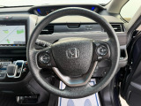 ドライバーの操作性に配慮したステアリング。快適な運転をサポートします。